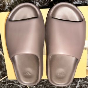 Adidas Yeezy slide